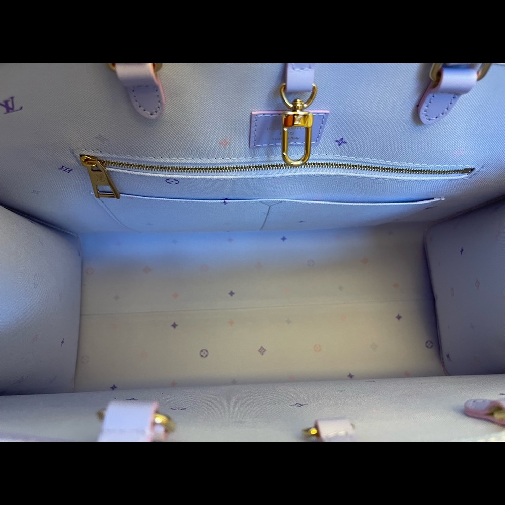 LOUIS VUITTON ONTHEGO GM IN SUNRISE PASTEL - Picture 10 of 10